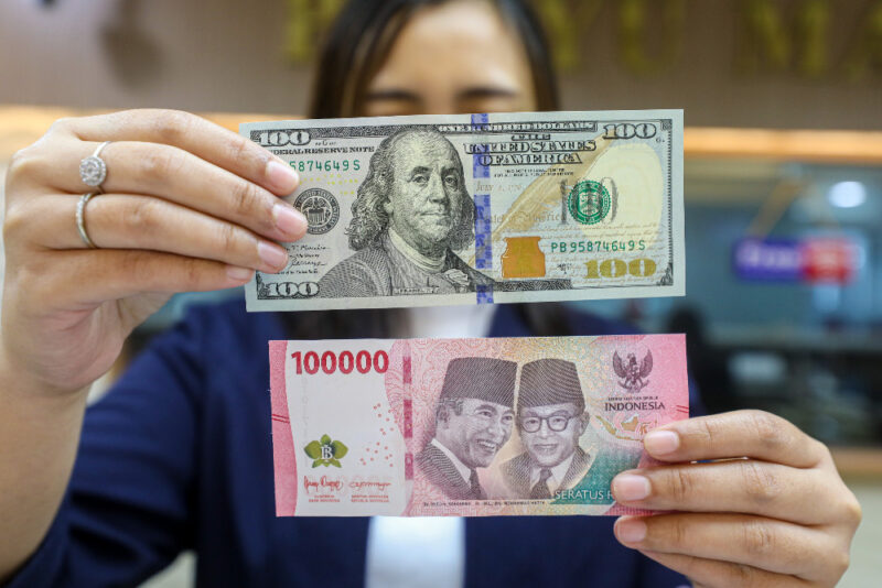 Rupiah Tembus Rp17.700, Tekanan Dolar Makin Agresif