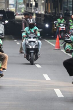 Potongan Tarif Ojol Ditargetkan Turun Juni 2026, Prabowo Minta di Bawah 10 Persen