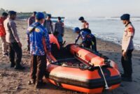 Basarnas dan Polres Tabanan memperluas pencarian I Komang Sastra (12) yang terseret arus laut di Pantai Yeh Gangga, Bali