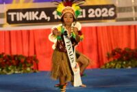 Nikia Angel Awom. Siswi kelas III SD Inpres Sempan Barat, Timika, itu berhasil meraih gelar juara Miss Bintang Indonesia Junior Papua Tengah–Maluku 2026 (Foto: Newsline/Eliezer)